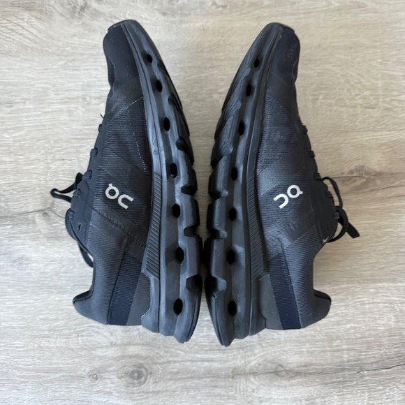 ON Women’s CLOUDRUNNER Black Waterprroof Running Shoe Size 7 - Picture 8 of 11